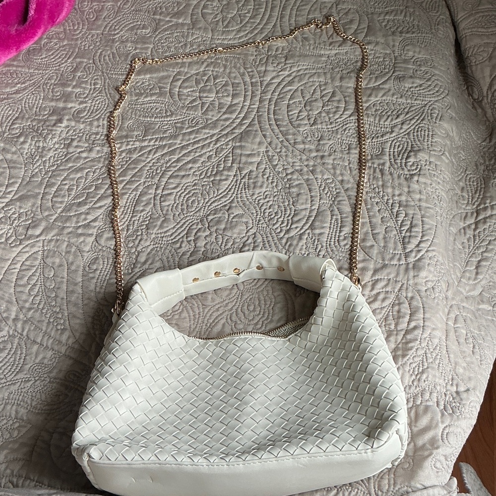 Urban Expressions White Woven Crossbody Bag with Gold Chain